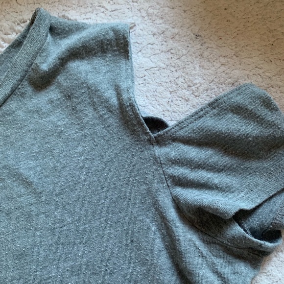 Crop top💘 - Picture 2 of 3